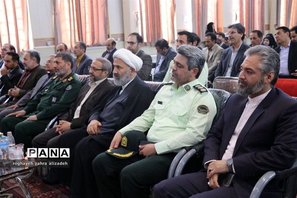 آیین نواختن زنگ سپاس معلم در دبیرستان شاهد خاندان قفلی