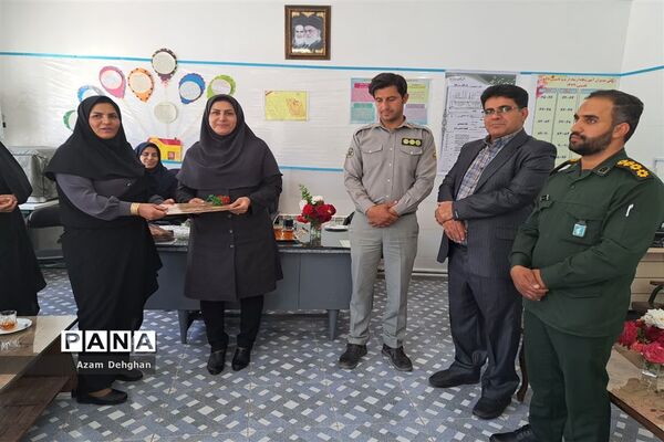 بزرگداشت مقام معلم در مدرسه دخترانه ارشاد خاتم
