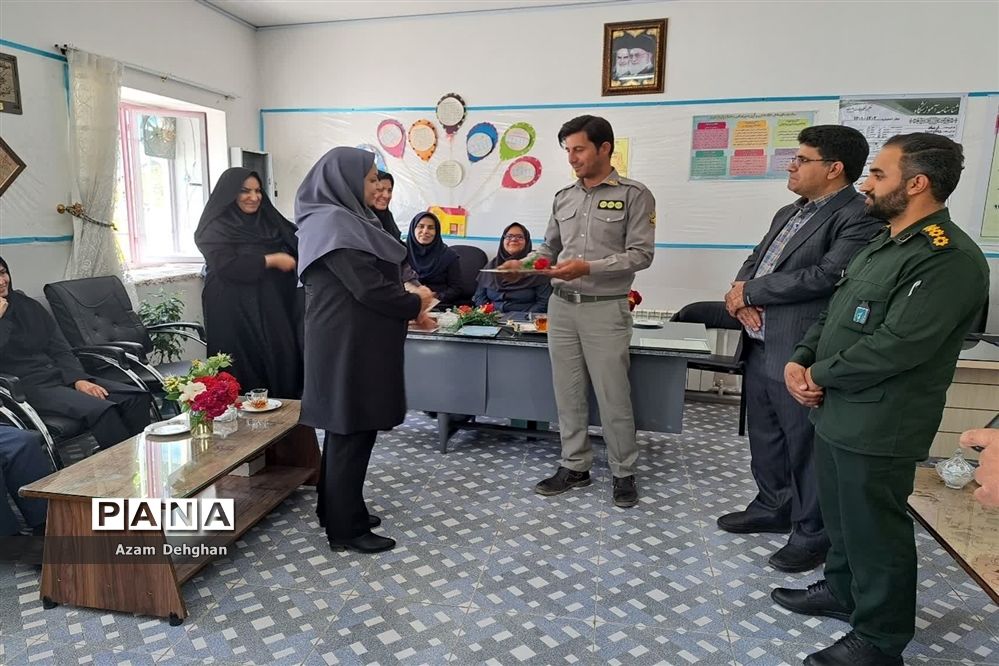 بزرگداشت مقام معلم در مدرسه دخترانه ارشاد خاتم