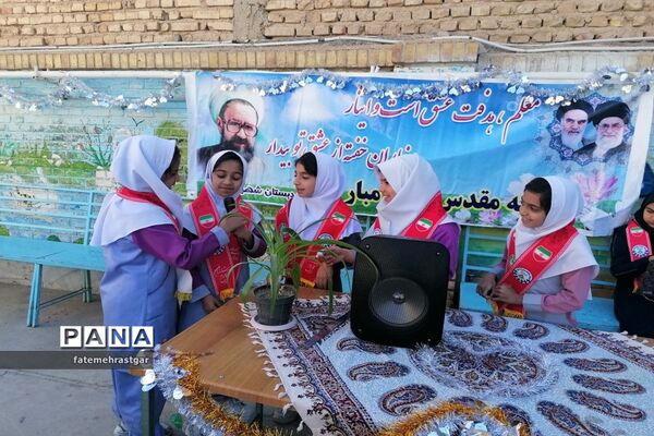 جشن سپاس معلم در دبستان شهیدان صافی ابرکوه