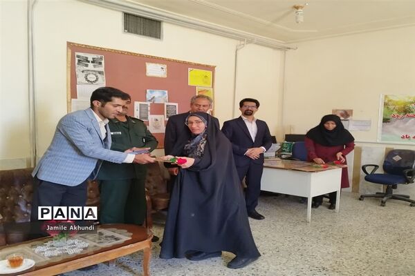 گرامیداشت مقام معلم در دبیرستان متوسطه دوم امیرالمومنین خاتم