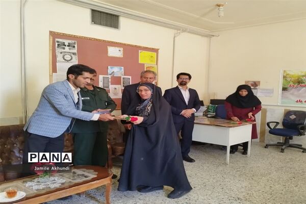 گرامیداشت مقام معلم در دبیرستان متوسطه دوم امیرالمومنین خاتم
