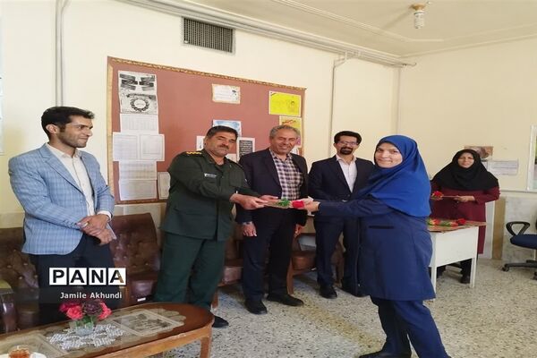 گرامیداشت مقام معلم در دبیرستان متوسطه دوم امیرالمومنین خاتم