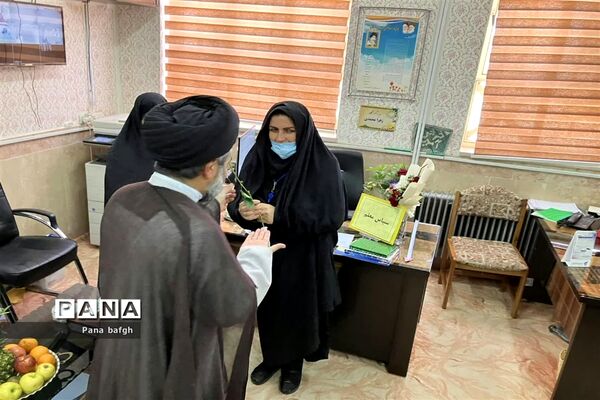 تقدیر از مقام شامخ معلم در بافق