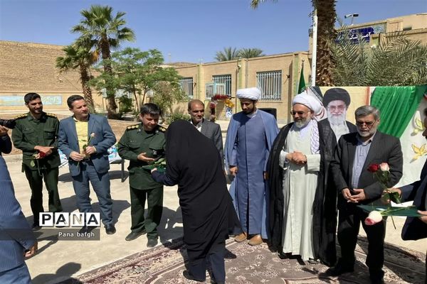 نواخته شدن زنگ سپاس معلم در بافق