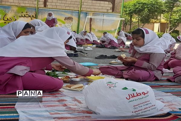 یک روز بدون کیف در مدرسه شهید عباس‌حسینی