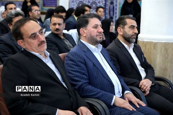 آیین نمادین سپاس معلم با حضور استاندار یزد در دبستان شاهد نیک اندیشان
