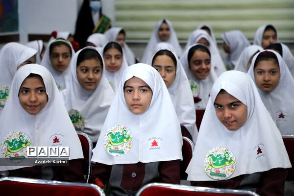 آیین نمادین سپاس معلم با حضور استاندار یزد در دبستان شاهد نیک اندیشان