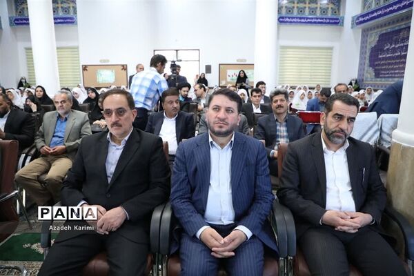 آیین نمادین سپاس معلم با حضور استاندار یزد در دبستان شاهد نیک اندیشان