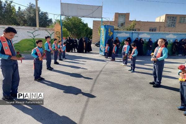 نواختن زنگ سپاس معلم در دبستان پسرانه حضرت قاسم ناحیه یک یزد