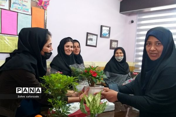 مراسم گرامیداشت هفته معلم در دبستان اندیشه رودهن