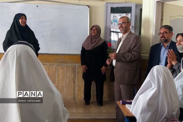 مراسم گرامیداشت هفته معلم در دبستان اندیشه رودهن