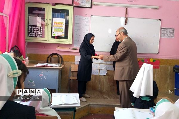 مراسم گرامیداشت هفته معلم در دبستان اندیشه رودهن