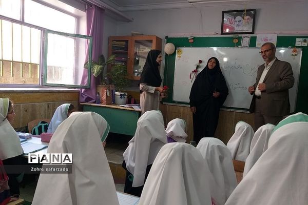 مراسم گرامیداشت هفته معلم در دبستان اندیشه رودهن