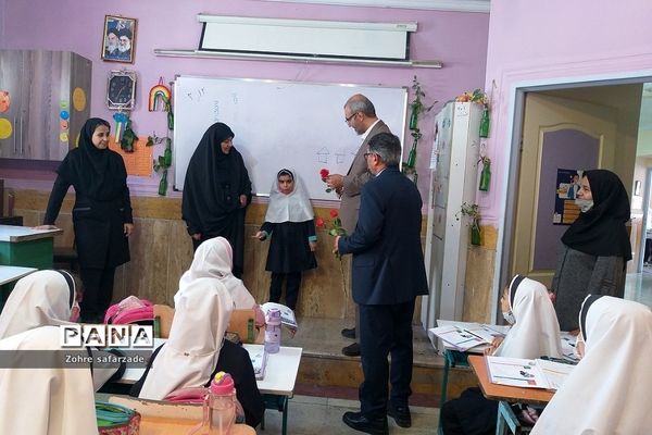 مراسم گرامیداشت هفته معلم در دبستان اندیشه رودهن