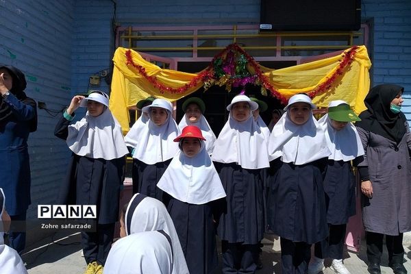 مراسم گرامیداشت هفته معلم در دبستان اندیشه رودهن