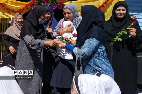 مراسم گرامیداشت هفته معلم در دبستان اندیشه رودهن