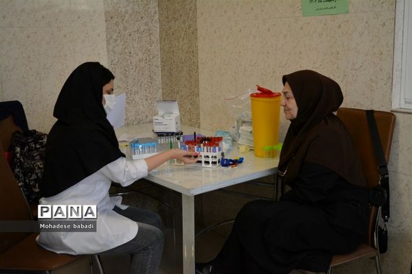 انجام آزمایش خون همکاران اداری آموزش و پرورش منطقه 2