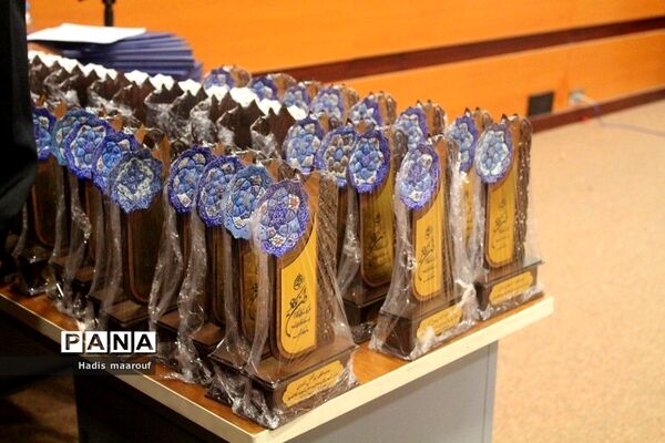 همایش تجلیل از معلمان و دانش‌آموزان برتر مدرسه شهید کلاهدوز
