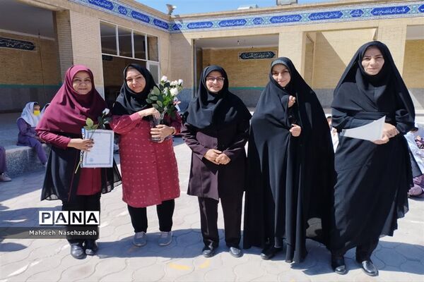مراسم سپاس معلم در دبستان حاج یدالله پسران ناحیه یک یزد