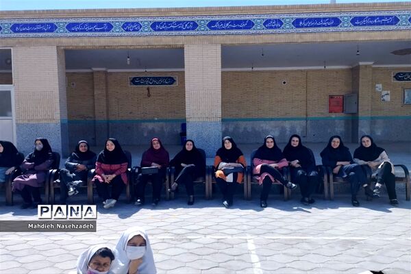 مراسم سپاس معلم در دبستان حاج یدالله پسران ناحیه یک یزد