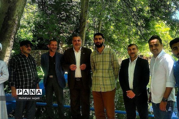 تقدیر مدیر مدرسه امام حسین(ع) رودهن از معلمان