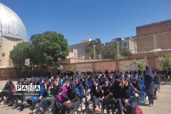 بزرگداشت روز معلم در دبیرستان شاهد کوثر شهرستان رباط‌کریم