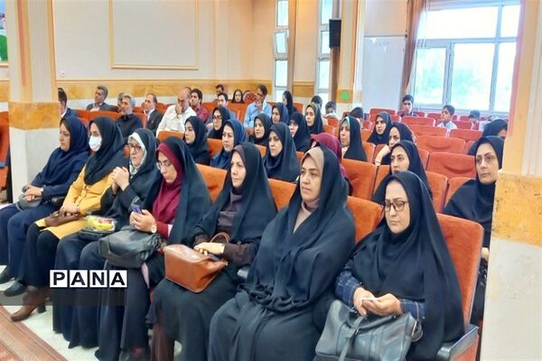 تجلیل از معلمان نمونه شهرستان نظرآباد در هفته معلم