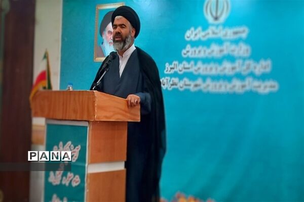 تجلیل از معلمان نمونه شهرستان نظرآباد در هفته معلم