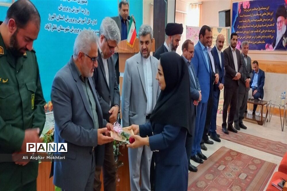تجلیل از معلمان نمونه شهرستان نظرآباد در هفته معلم