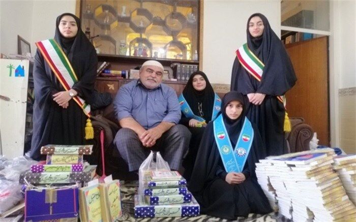 فرهنگی دشتستانی 10 هزار جلد قرآن کریم را صحافی کرد/ فیلم