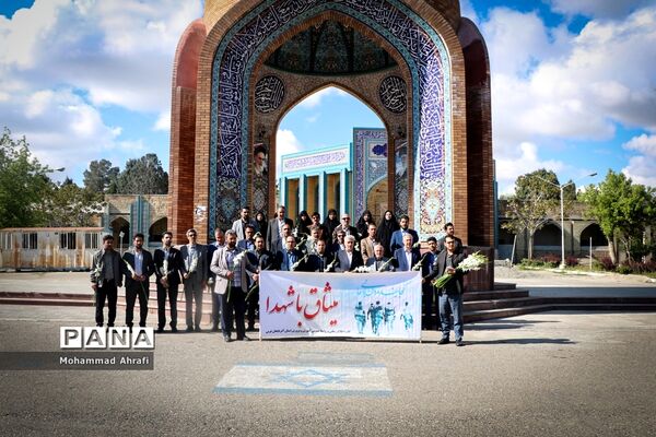 غبار روبی مزار شهدا به‌مناسبت گرامیداشت هفته معلم در ارومیه