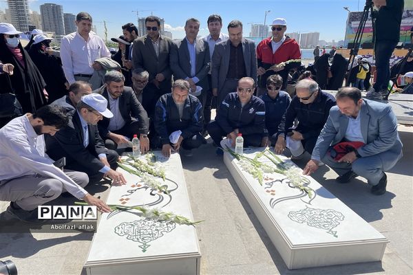 باشکوه‌ترین پیاده‌روی ۲۵۰۰ نفره فرهنگیان شهر تهران