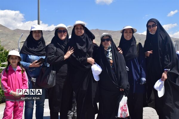 باشکوه‌ترین پیاده‌روی ۲۵۰۰ نفره فرهنگیان شهر تهران