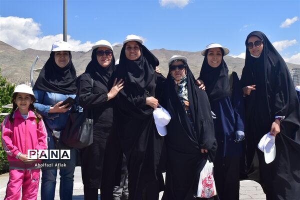 باشکوه‌ترین پیاده‌روی ۲۵۰۰ نفره فرهنگیان شهر تهران
