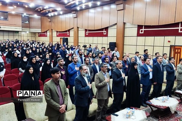 همایش تقدیر ازمراقبین سلامت و دانش‌آموزان  برگزیده در جشنواره  سفیران سلامت دانش‌آموزی