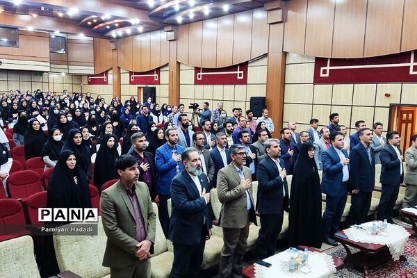 همایش تقدیر ازمراقبین سلامت و دانش‌آموزان  برگزیده در جشنواره  سفیران سلامت دانش‌آموزی