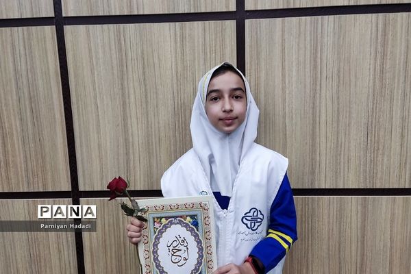 همایش تقدیر ازمراقبین سلامت و دانش‌آموزان  برگزیده در جشنواره  سفیران سلامت دانش‌آموزی