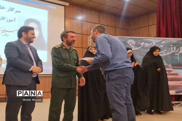 تجلیل از مقام شامخ معلم در دماوند