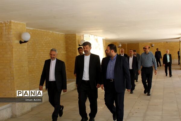 بازدید معاون پرورشی و فرهنگی وزارت آموزش و پرورش از بیت قدیمی امام خمینی (ره)