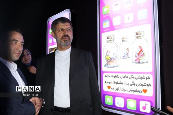 بازدید معاون پرورشی و فرهنگی وزارت آموزش‌ و پرورش از نمایشگاه مفهومی و قرآنی