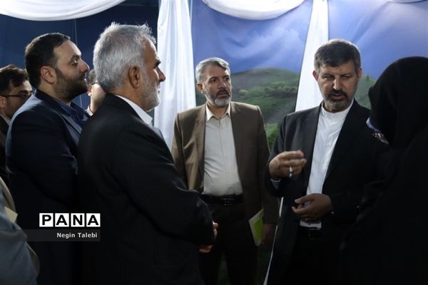 بازدید معاون پرورشی و فرهنگی وزارت آموزش‌ و پرورش از نمایشگاه مفهومی و قرآنی