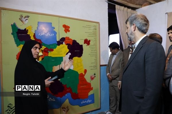 بازدید معاون پرورشی و فرهنگی وزارت آموزش‌ و پرورش از نمایشگاه مفهومی و قرآنی