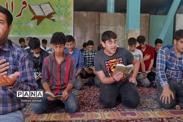 برگزاری مراسم زیارت عاشورا در مدرسه ابوالفضل بصام