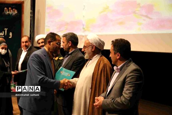 همایش بزرگداشت معلم و آیین تجلیل از معلمان بسیجی