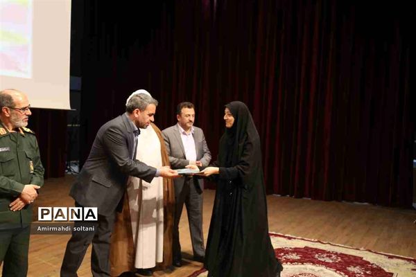 همایش بزرگداشت معلم و آیین تجلیل از معلمان بسیجی