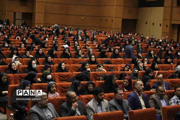 همایش بزرگداشت معلم و آیین تجلیل از معلمان بسیجی