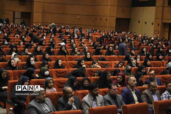 همایش بزرگداشت معلم و آیین تجلیل از معلمان بسیجی
