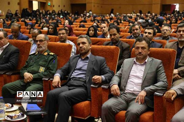 همایش بزرگداشت معلم و آیین تجلیل از معلمان بسیجی