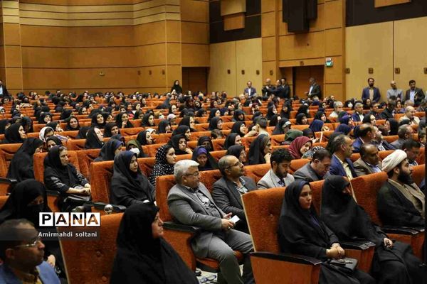 همایش بزرگداشت معلم و آیین تجلیل از معلمان بسیجی